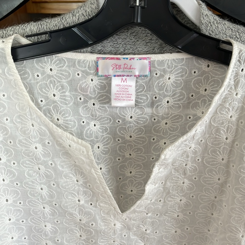 Stella Parker Flowers Med White V-neck - Picture 3 of 7